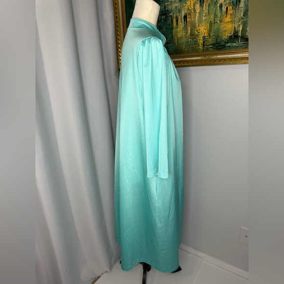 Vintage Robe - Picture 2 of 10